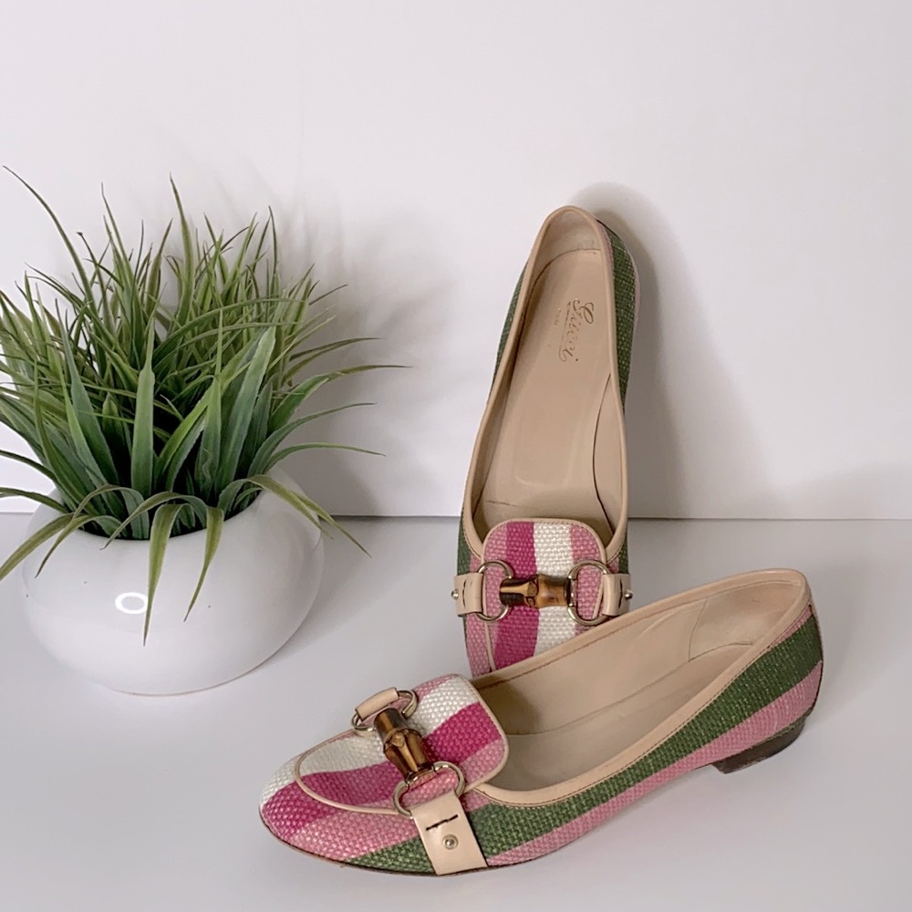Gucci buttercream pink and green leather trim horse bit bamboo accent loafers